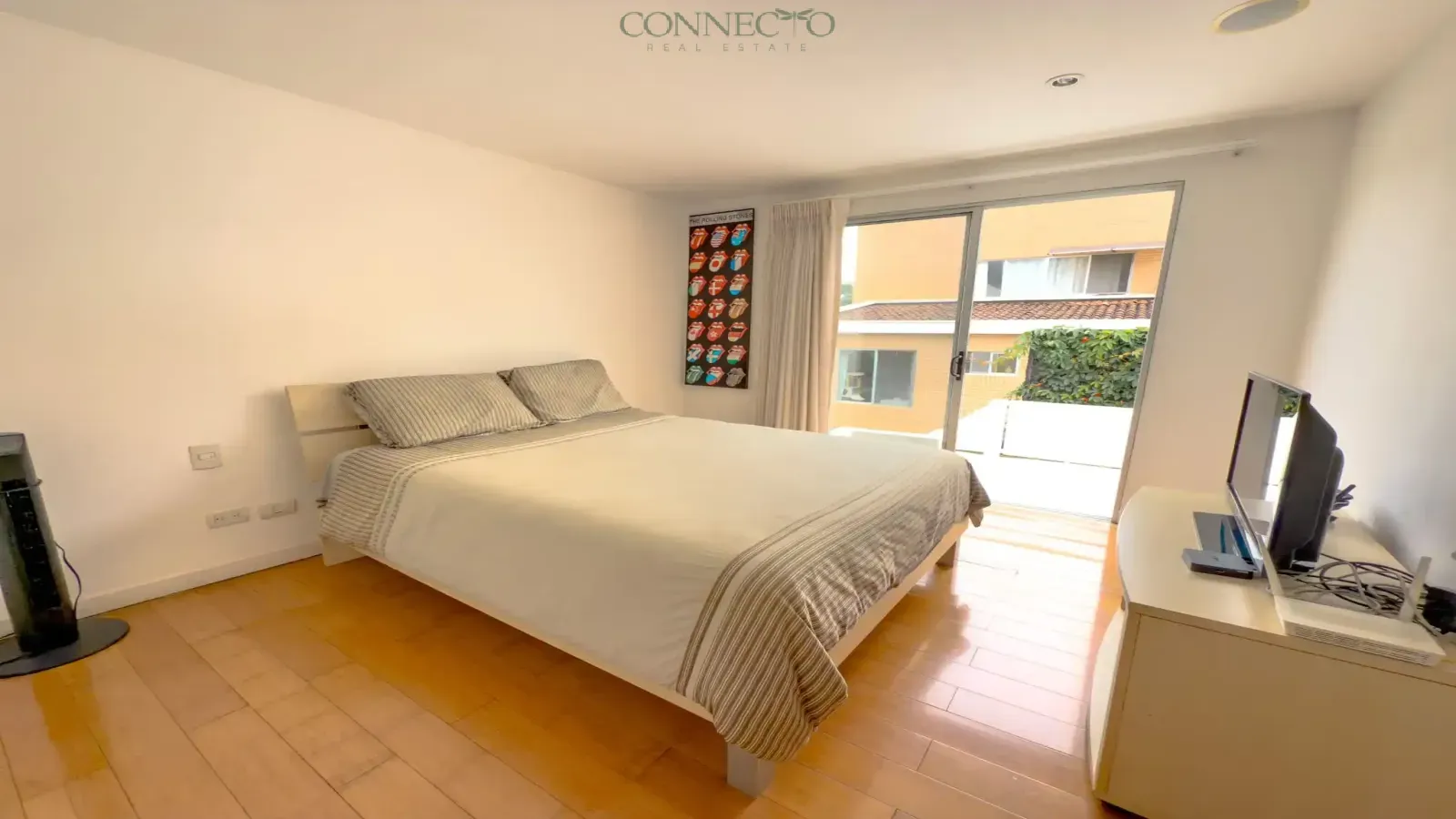 Townhouse in Santa Ana, casa en condominio en Santa Ana, 4 habitaciones, 4 bedroom home, 4 bedroom house, pool, piscina, condominium home in Santa Ana.
