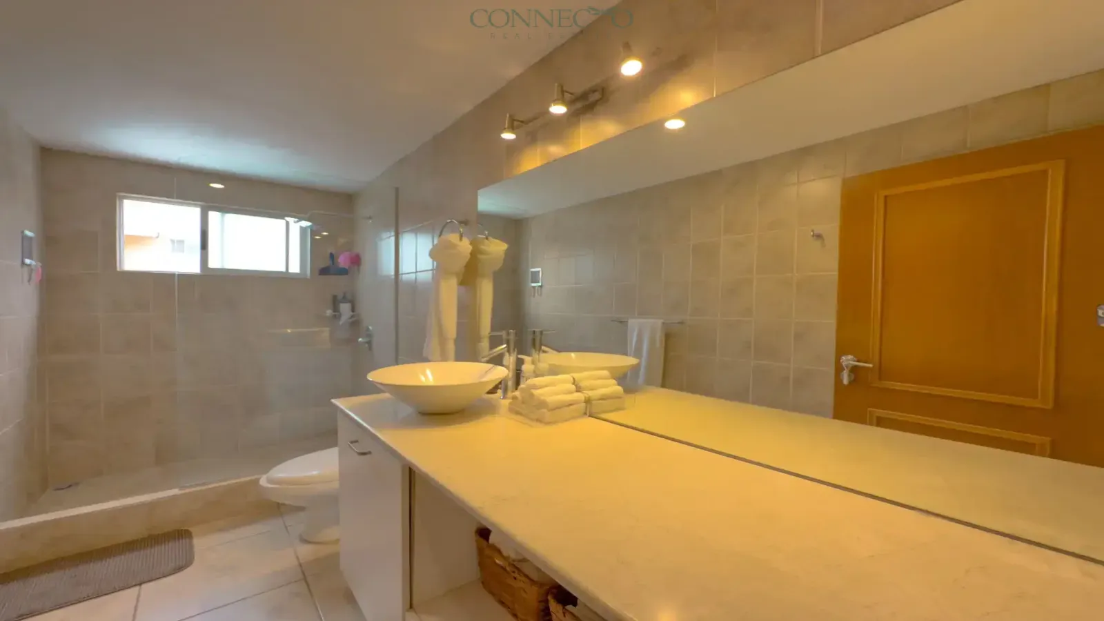 Townhouse in Santa Ana, casa en condominio en Santa Ana, 4 habitaciones, 4 bedroom home, 4 bedroom house, pool, piscina, condominium home in Santa Ana.