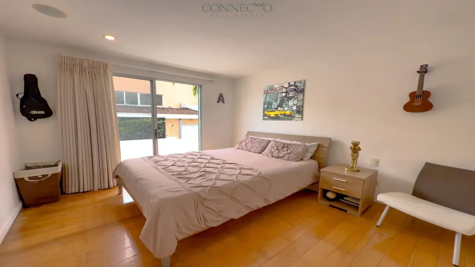 Townhouse in Santa Ana, casa en condominio en Santa Ana, 4 habitaciones, 4 bedroom home, 4 bedroom house, pool, piscina, condominium home in Santa Ana.