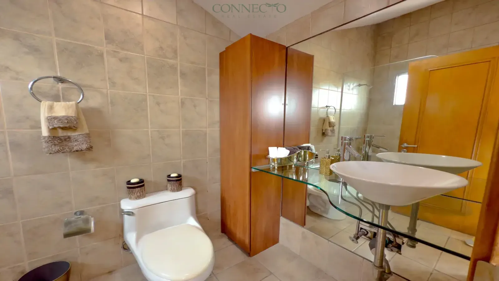 Townhouse in Santa Ana, casa en condominio en Santa Ana, 4 habitaciones, 4 bedroom home, 4 bedroom house, pool, piscina, condominium home in Santa Ana.