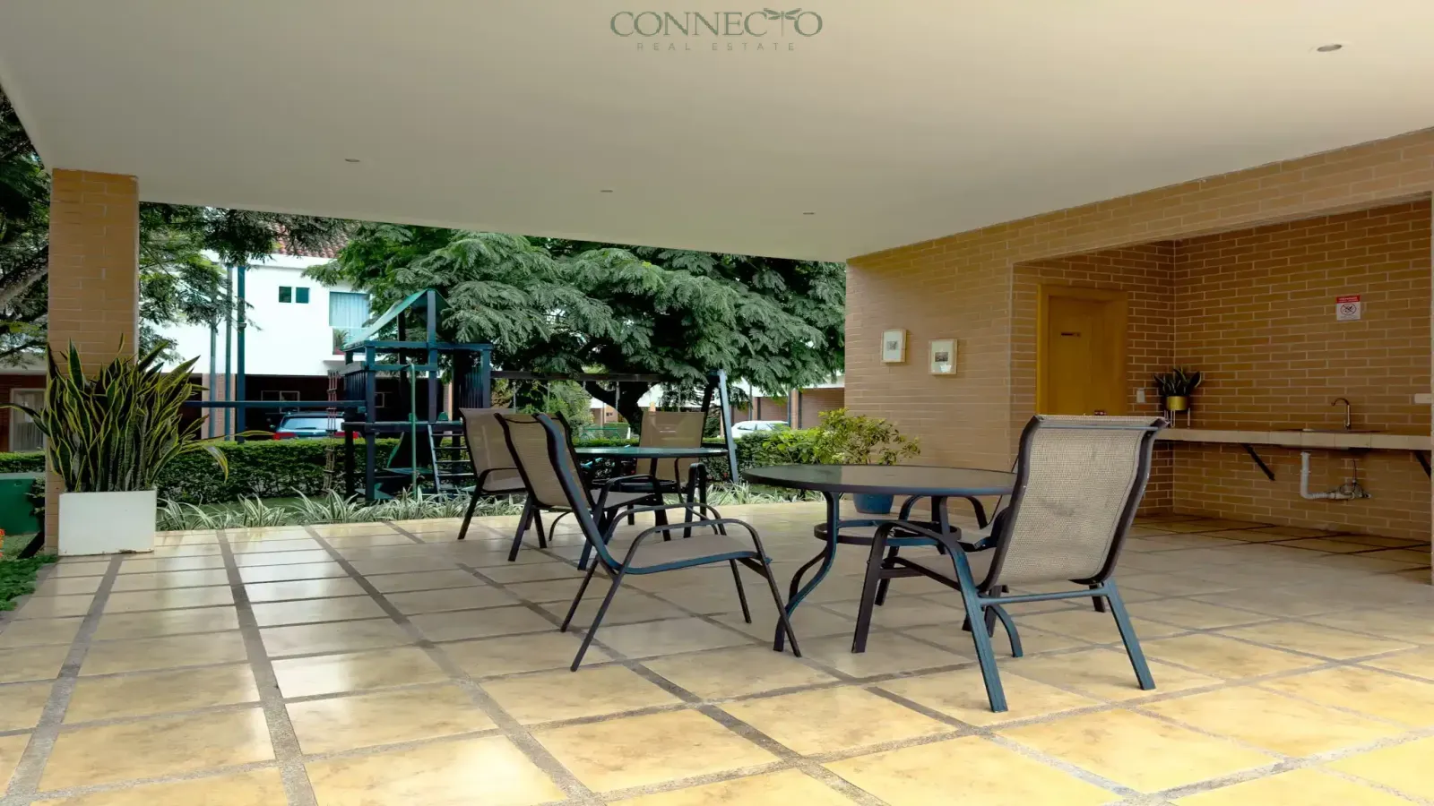 Townhouse in Santa Ana, casa en condominio en Santa Ana, 4 habitaciones, 4 bedroom home, 4 bedroom house, pool, piscina, condominium home in Santa Ana.