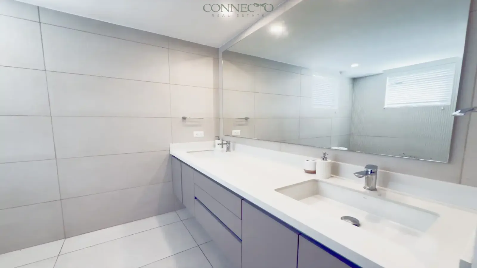 casa en venta Santa Ana centro, casa moderna Santa Ana, condominio familiar Santa Ana, casa de 3 pisos Costa Rica, propiedad en condominio seguro, casa luminosa Santa Ana, casa con oficina en casa, casa con terraza Santa Ana, suite principal con walk-in closet, casa con cuarto de servicio, casa con ventilación cruzada, casa contemporánea Costa Rica, bienes raíces Santa Ana, casa cerca de Escazú, propiedad familiar Santa Ana, casa con sala de TV, inversión inmobiliaria Santa Ana, casa en condominio privado Costa Rica, real estate Santa Ana Costa Rica, Connecto Real Estate, Santa Ana Costa Rica home for sale, modern home Santa Ana center, gated community home Santa Ana, 3 story house Costa Rica, family home in Santa Ana, contemporary condo home Costa Rica, bright home with natural light, Santa Ana real estate investment, Central Valley Costa Rica property, home with office Costa Rica, house with terrace Santa Ana, master suite with walk-in closet, secure condominium Santa Ana, home near Escazú Costa Rica, expat home Santa Ana, luxury living Santa Ana Costa Rica, Costa Rica real estate listing, Connecto Real Estate Santa Ana