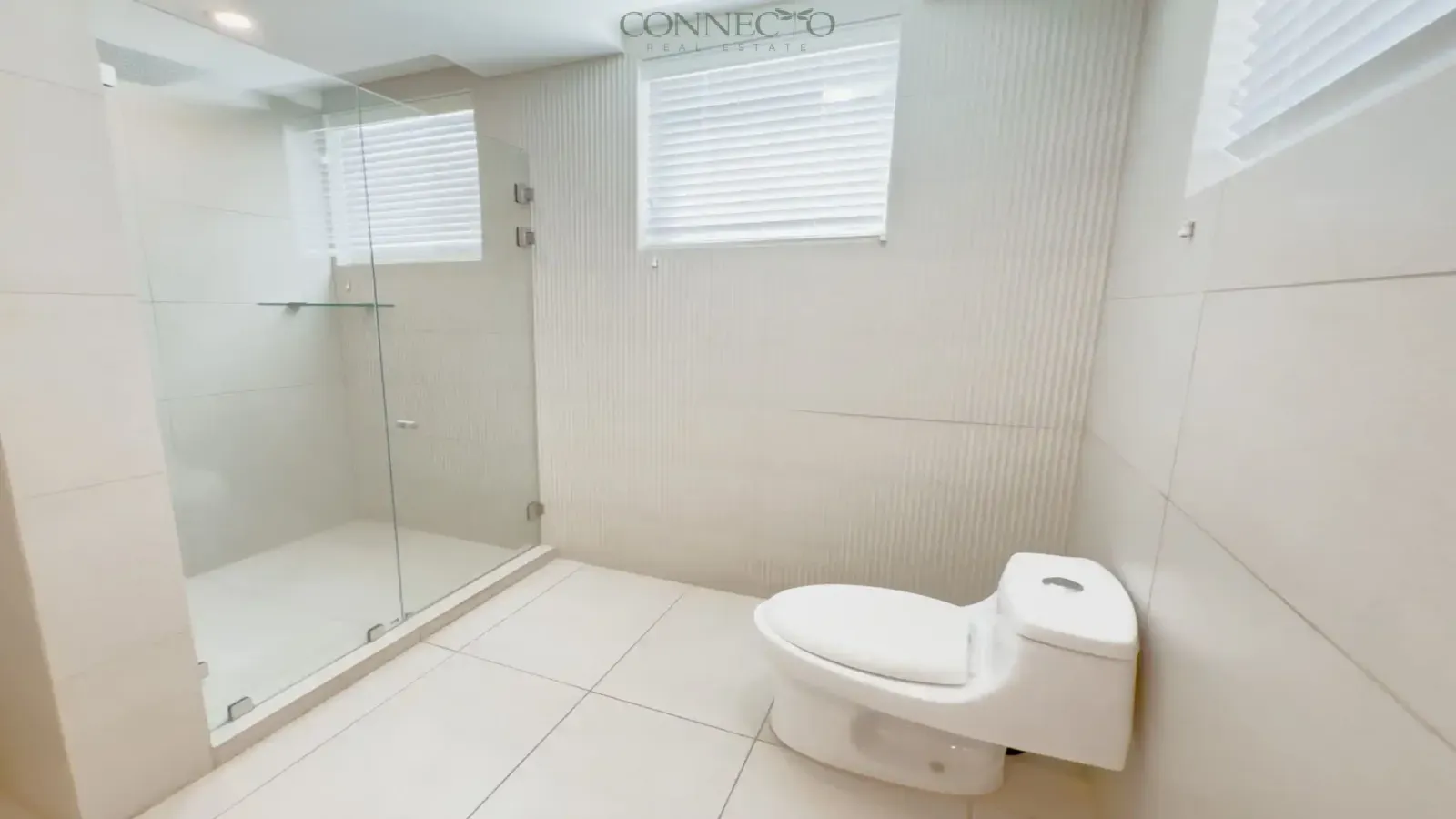 casa en venta Santa Ana centro, casa moderna Santa Ana, condominio familiar Santa Ana, casa de 3 pisos Costa Rica, propiedad en condominio seguro, casa luminosa Santa Ana, casa con oficina en casa, casa con terraza Santa Ana, suite principal con walk-in closet, casa con cuarto de servicio, casa con ventilación cruzada, casa contemporánea Costa Rica, bienes raíces Santa Ana, casa cerca de Escazú, propiedad familiar Santa Ana, casa con sala de TV, inversión inmobiliaria Santa Ana, casa en condominio privado Costa Rica, real estate Santa Ana Costa Rica, Connecto Real Estate, Santa Ana Costa Rica home for sale, modern home Santa Ana center, gated community home Santa Ana, 3 story house Costa Rica, family home in Santa Ana, contemporary condo home Costa Rica, bright home with natural light, Santa Ana real estate investment, Central Valley Costa Rica property, home with office Costa Rica, house with terrace Santa Ana, master suite with walk-in closet, secure condominium Santa Ana, home near Escazú Costa Rica, expat home Santa Ana, luxury living Santa Ana Costa Rica, Costa Rica real estate listing, Connecto Real Estate Santa Ana