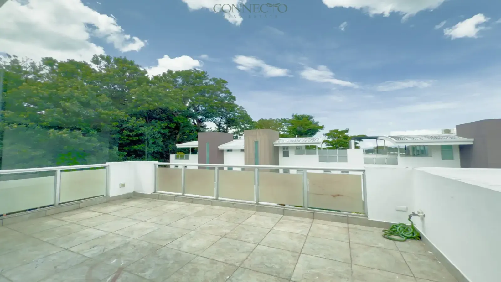 casa en venta Santa Ana centro, casa moderna Santa Ana, condominio familiar Santa Ana, casa de 3 pisos Costa Rica, propiedad en condominio seguro, casa luminosa Santa Ana, casa con oficina en casa, casa con terraza Santa Ana, suite principal con walk-in closet, casa con cuarto de servicio, casa con ventilación cruzada, casa contemporánea Costa Rica, bienes raíces Santa Ana, casa cerca de Escazú, propiedad familiar Santa Ana, casa con sala de TV, inversión inmobiliaria Santa Ana, casa en condominio privado Costa Rica, real estate Santa Ana Costa Rica, Connecto Real Estate, Santa Ana Costa Rica home for sale, modern home Santa Ana center, gated community home Santa Ana, 3 story house Costa Rica, family home in Santa Ana, contemporary condo home Costa Rica, bright home with natural light, Santa Ana real estate investment, Central Valley Costa Rica property, home with office Costa Rica, house with terrace Santa Ana, master suite with walk-in closet, secure condominium Santa Ana, home near Escazú Costa Rica, expat home Santa Ana, luxury living Santa Ana Costa Rica, Costa Rica real estate listing, Connecto Real Estate Santa Ana