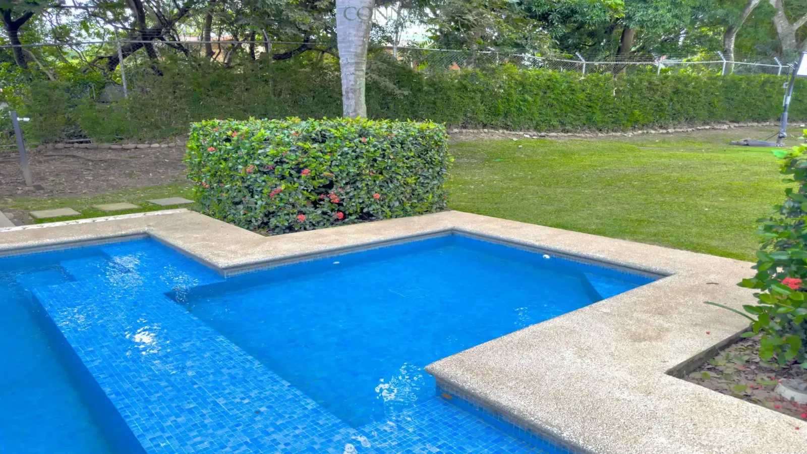 casa en venta Santa Ana centro, casa moderna Santa Ana, condominio familiar Santa Ana, casa de 3 pisos Costa Rica, propiedad en condominio seguro, casa luminosa Santa Ana, casa con oficina en casa, casa con terraza Santa Ana, suite principal con walk-in closet, casa con cuarto de servicio, casa con ventilación cruzada, casa contemporánea Costa Rica, bienes raíces Santa Ana, casa cerca de Escazú, propiedad familiar Santa Ana, casa con sala de TV, inversión inmobiliaria Santa Ana, casa en condominio privado Costa Rica, real estate Santa Ana Costa Rica, Connecto Real Estate, Santa Ana Costa Rica home for sale, modern home Santa Ana center, gated community home Santa Ana, 3 story house Costa Rica, family home in Santa Ana, contemporary condo home Costa Rica, bright home with natural light, Santa Ana real estate investment, Central Valley Costa Rica property, home with office Costa Rica, house with terrace Santa Ana, master suite with walk-in closet, secure condominium Santa Ana, home near Escazú Costa Rica, expat home Santa Ana, luxury living Santa Ana Costa Rica, Costa Rica real estate listing, Connecto Real Estate Santa Ana