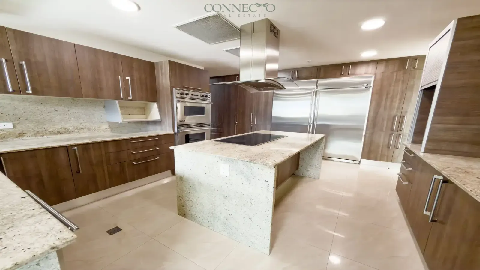 Escazú investment property, Central Park Escazú for sale, executive rental Escazú, luxury condo investment Costa Rica, rental income property Escazú, 3 bedroom potential apartment Escazú, high ROI condo Escazú.