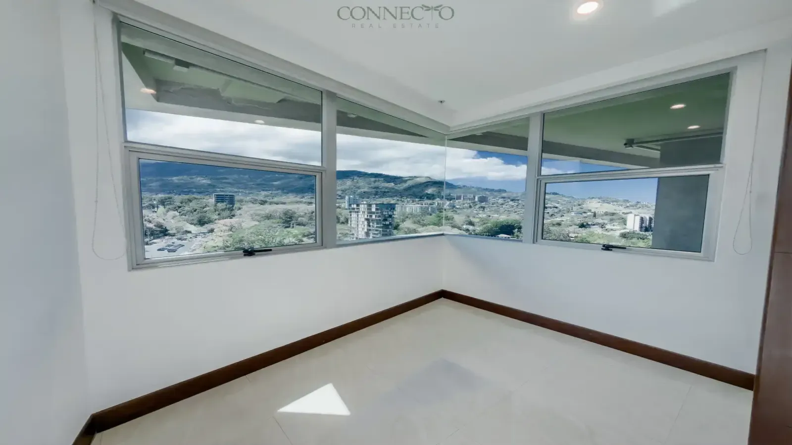 Escazú investment property, Central Park Escazú for sale, executive rental Escazú, luxury condo investment Costa Rica, rental income property Escazú, 3 bedroom potential apartment Escazú, high ROI condo Escazú.