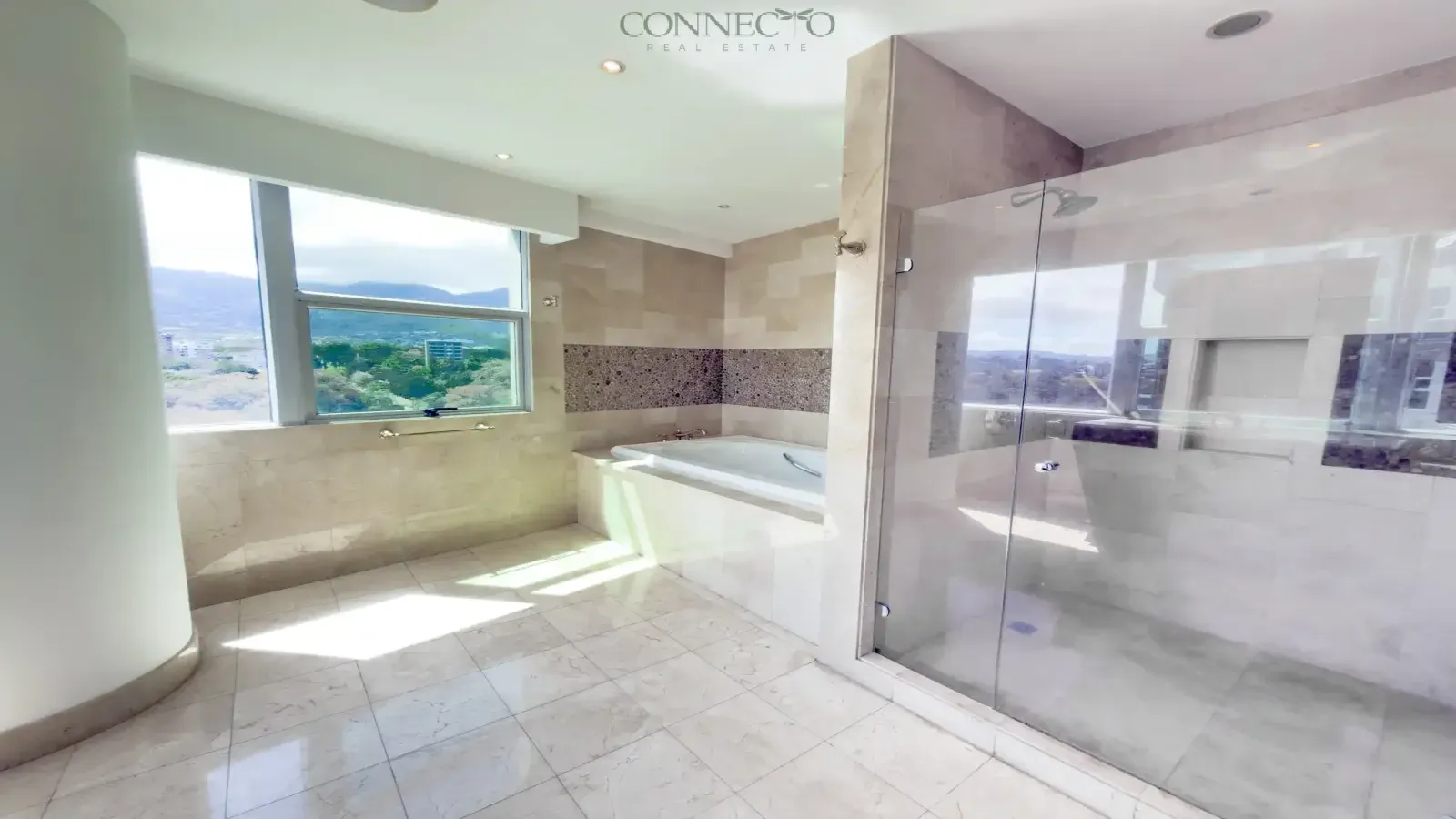 Escazú investment property, Central Park Escazú for sale, executive rental Escazú, luxury condo investment Costa Rica, rental income property Escazú, 3 bedroom potential apartment Escazú, high ROI condo Escazú.