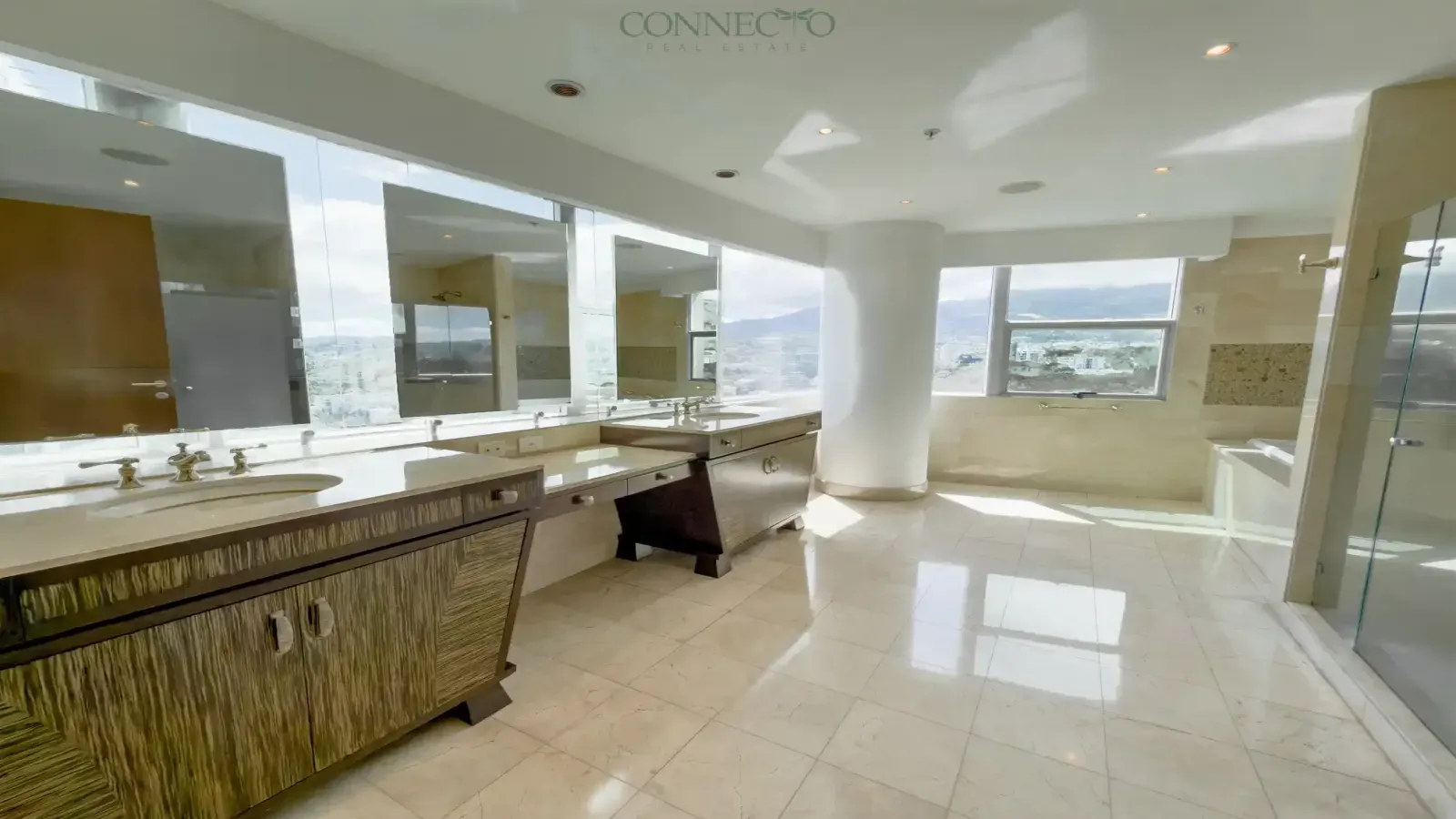 Escazú investment property, Central Park Escazú for sale, executive rental Escazú, luxury condo investment Costa Rica, rental income property Escazú, 3 bedroom potential apartment Escazú, high ROI condo Escazú.