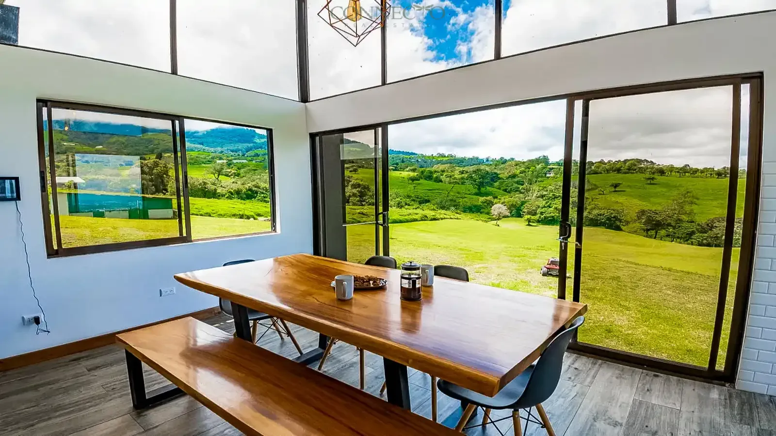 mountain home for sale Costa Rica, San José home with panoramic views, Coronado property for sale, Costa Rica home with land, house with ravine Costa Rica, Central Valley mountain property, second home Costa Rica for foreigners, private home near San José, Costa Rica nature retreat, Connecto Real Estate Costa Rica,casa en venta San José montañas, propiedad en Coronado Costa Rica, casa con terreno amplio Costa Rica, casa con quebrada Costa Rica, segunda residencia Costa Rica, casa con vista panorámica Valle Central, propiedad privada cerca de San José, Connecto Real Estate Costa Rica