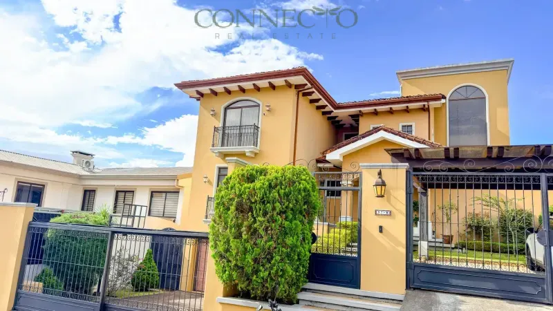 Home for sale San José mountains, property in Curridabat Costa Rica, East San José real estate, Costa Rica home with large lot, Central Valley panoramic view home, private home near San José Costa Rica, Connecto Real Estate Costa Rica, Casa en venta San José montañas, propiedad en Curridabat, zona este Costa Rica, casa con terreno amplio Costa Rica, casa con vista panorámica valle central, propiedad privada independiente cerca de San José, Connecto Real Estate Costa Rica
