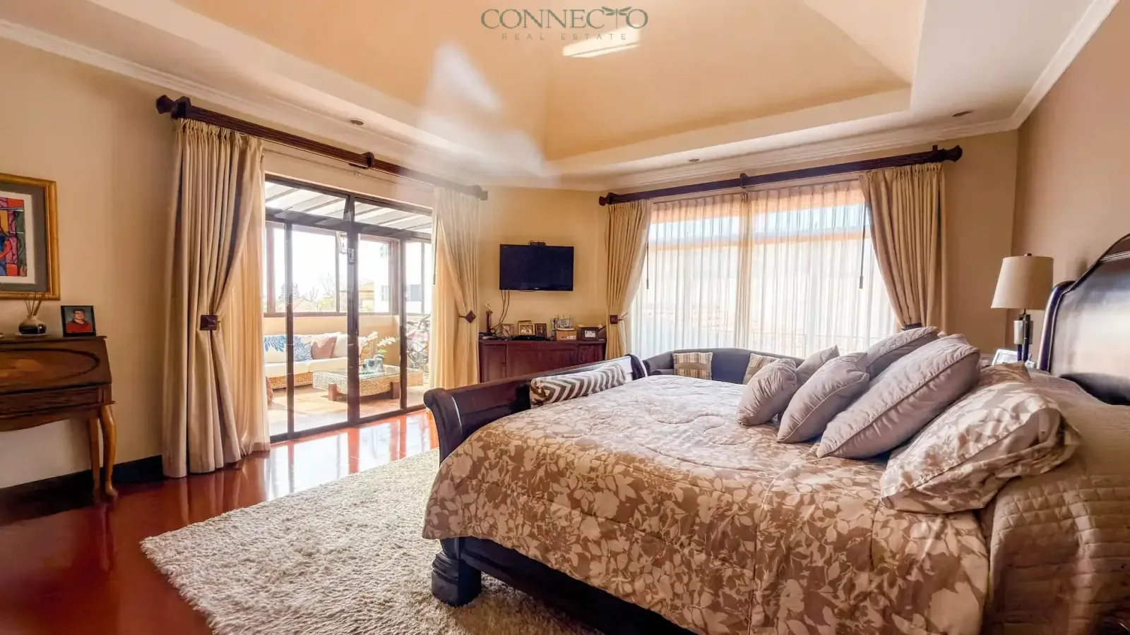 Home for sale San José mountains, property in Curridabat Costa Rica, East San José real estate, Costa Rica home with large lot, Central Valley panoramic view home, private home near San José Costa Rica, Connecto Real Estate Costa Rica, Casa en venta San José montañas, propiedad en Curridabat, zona este Costa Rica, casa con terreno amplio Costa Rica, casa con vista panorámica valle central, propiedad privada independiente cerca de San José, Connecto Real Estate Costa Rica
