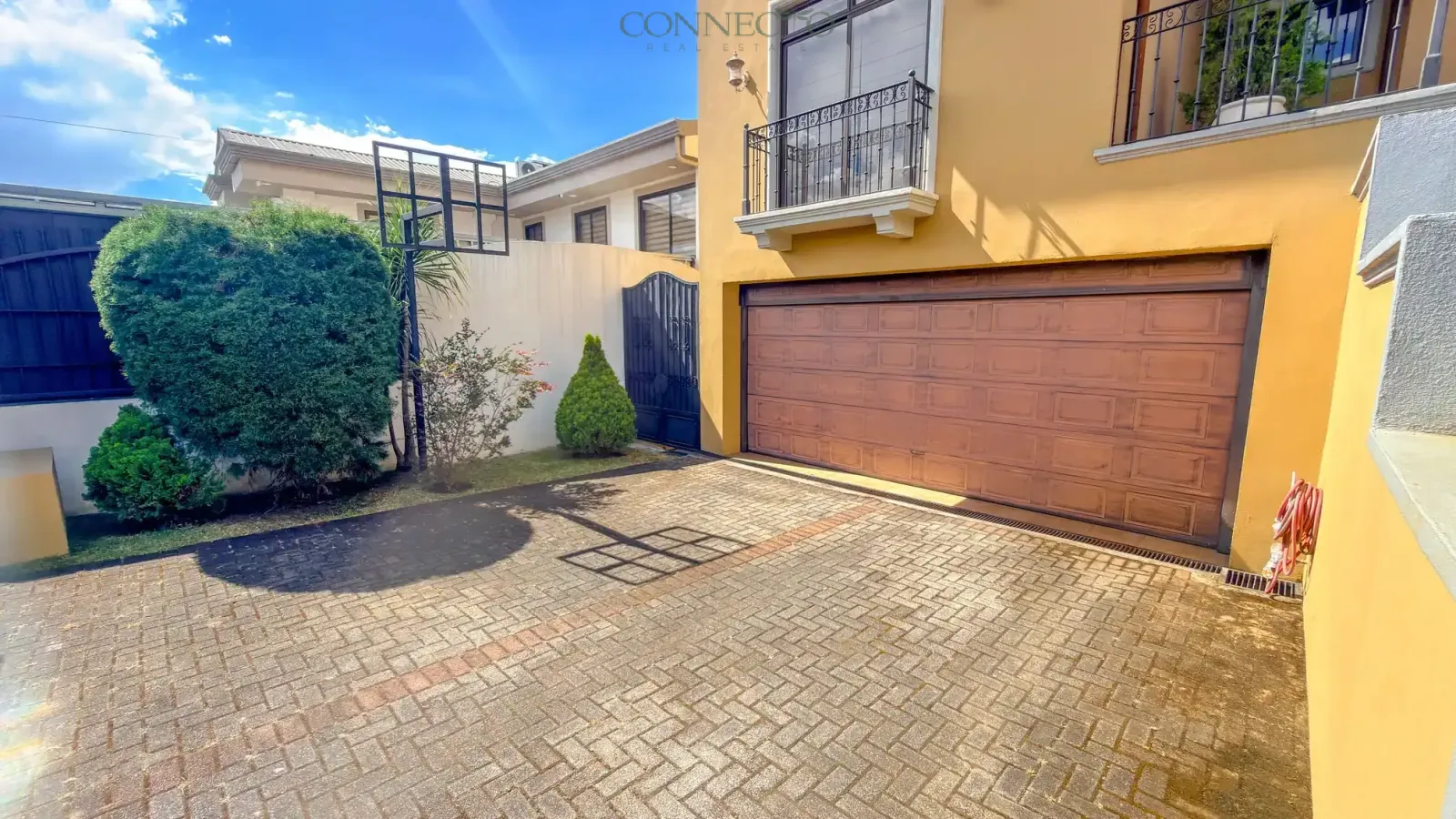 Home for sale San José mountains, property in Curridabat Costa Rica, East San José real estate, Costa Rica home with large lot, Central Valley panoramic view home, private home near San José Costa Rica, Connecto Real Estate Costa Rica, Casa en venta San José montañas, propiedad en Curridabat, zona este Costa Rica, casa con terreno amplio Costa Rica, casa con vista panorámica valle central, propiedad privada independiente cerca de San José, Connecto Real Estate Costa Rica
