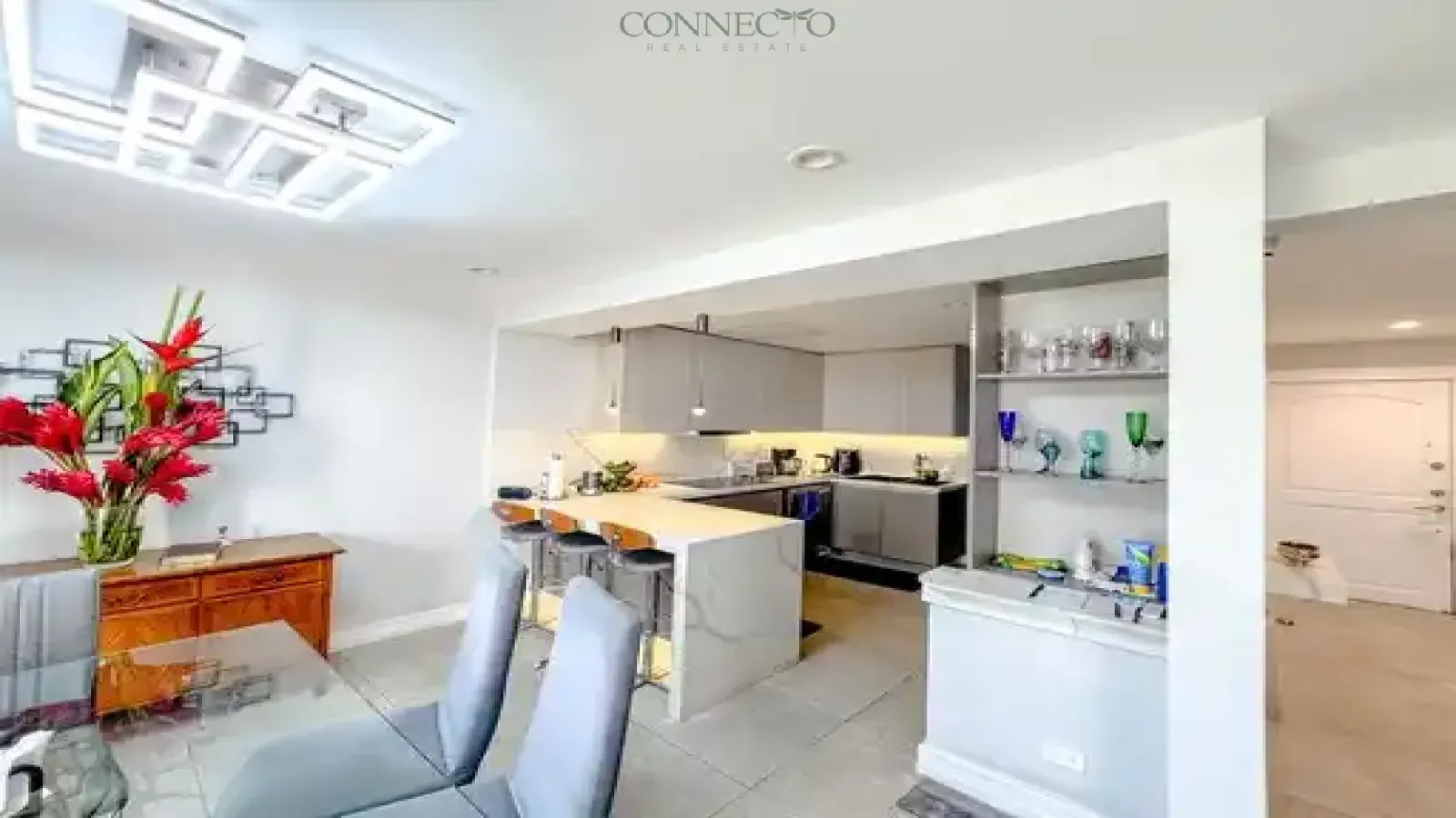 recently remodeled townhouse for rent Escazú, Bosque de las Lomas rental,3 bedroom rental Escazu, remodeled home for rent Costa Rica, gated community rental Escazú ,home office rental Escazú, expat rental Escazú, pet friendly rental Costa Rica, family home for rent Escazú, Escazú rental property 2700, townhouse remodelado en alquiler escazú, bosque de las lomas alquiler, alquiler 3 habitaciones escazú, casa remodelada en alquiler costa rica, condominio cerrado escazú alquiler, casa con oficina en alquiler escazú, alquiler para expatriados escazú, mascotas permitidas alquiler escazú, casa familiar escazú alquiler, propiedad en alquiler escazú 2700