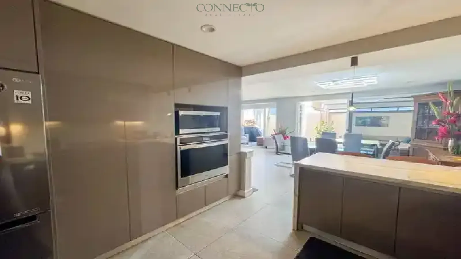 recently remodeled townhouse for rent Escazú, Bosque de las Lomas rental,3 bedroom rental Escazu, remodeled home for rent Costa Rica, gated community rental Escazú ,home office rental Escazú, expat rental Escazú, pet friendly rental Costa Rica, family home for rent Escazú, Escazú rental property 2700, townhouse remodelado en alquiler escazú, bosque de las lomas alquiler, alquiler 3 habitaciones escazú, casa remodelada en alquiler costa rica, condominio cerrado escazú alquiler, casa con oficina en alquiler escazú, alquiler para expatriados escazú, mascotas permitidas alquiler escazú, casa familiar escazú alquiler, propiedad en alquiler escazú 2700