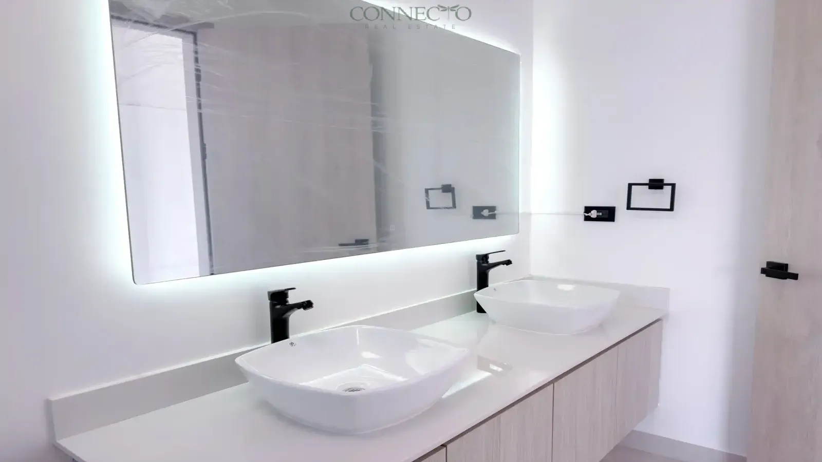 Santa Ana, San Jose, 3 Bedrooms Bedrooms, ,2 BathroomsBathrooms, 185 m&sup2; sqr meters,185 m&sup2;sqr meters, Townhouse,For Rent,1221
